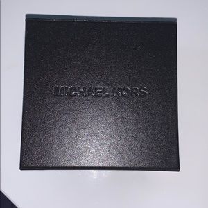 Michael Kors Magnetic Box & Dust Bag 🎈